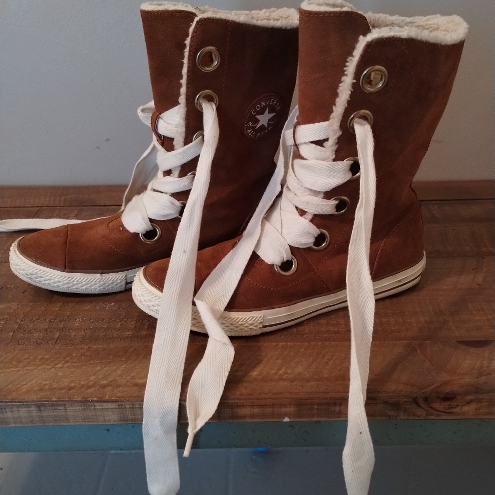 Sz 8.5 Converse boots